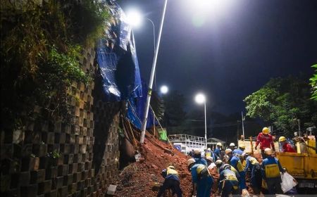 BPBD DKI Tangani Longsor di Tebing Tol Bintaro