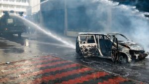 Mobil Dibakar di Luar Parlemen Turki sebelum Pertemuan tentang Pelucutan Senjata PKK