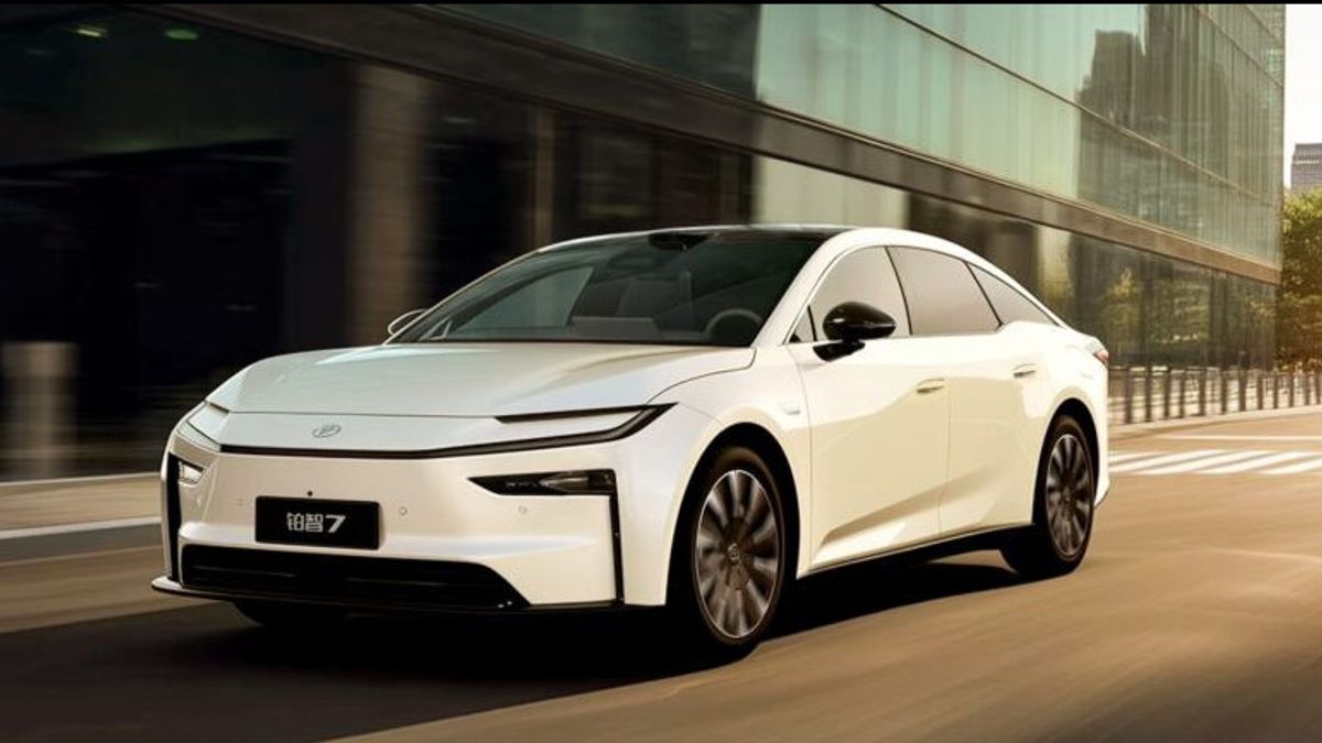 Begini Wujud Toyota bZ7, Sedan Listrik 5,1 Meter Dibekali Teknologi Huawei & Xiaomi