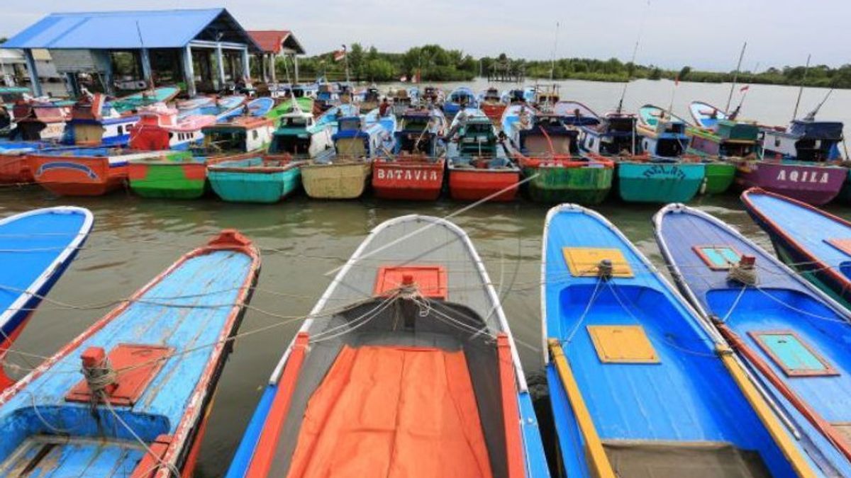 Bad Weather Caused 4 Meter Waves, Hundreds Of Fishermen In West Aceh Chose Not To Go To Sea