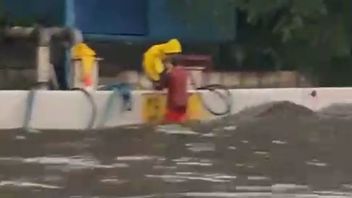 苏加诺哈达机场收费公路的洪水,交通堵塞