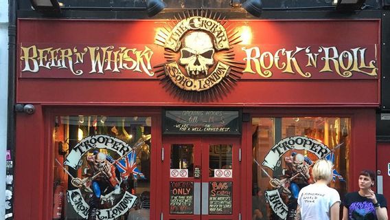 Dave Grohl's Favorite Bar Goes Bankrupt, Owner Calls British Government 'stupid'