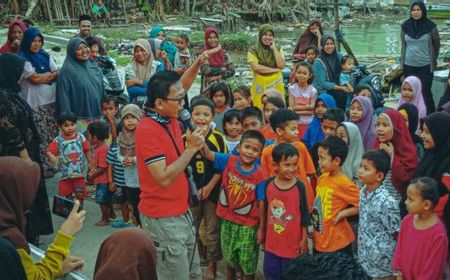 Tidak Hanya Berikan Bantuan Pendidikan, Komunitas Pegiat Seni Musik Juga Berikan Trauma Healing untuk Korban Banjir Bandang