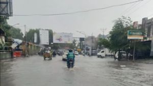 Banjir Kepung Mataram, Rumah Warga hingga Pendopo Wagub NTB Terdampak