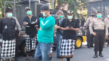 Pecalang Goes Down The Arena To Help Police Secure A Demonstration In Bali