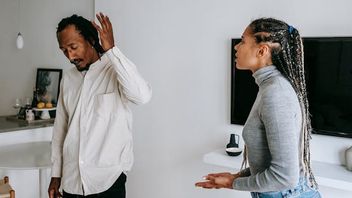 混乱をさらに引き起こさないように、家庭内の紛争を賢明に緩和するためのヒント