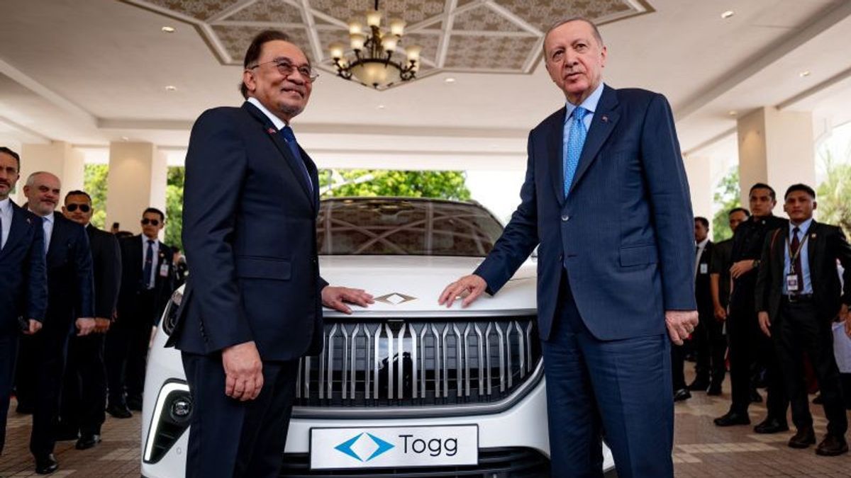 Presiden Erdogan Hadiahi PM Anwar Mobil Listik TOGG 