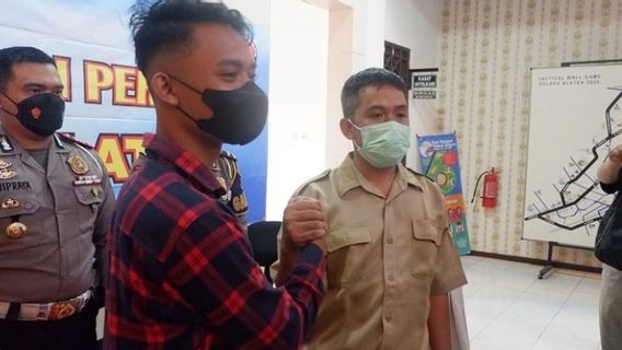 Went Viral! Klaten Official Plate Car Intercepting An Ambulance, Ended With Apology At Police Station