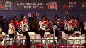 Hadiri Pembukaan PON XX Papua, Jokowi Gunakan Jaket Bercorak Merah Putih