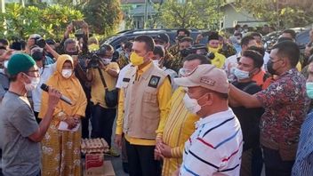 Deputy Governor Of North Sumatra Ijeck Helps Fire Victims In Sibolga