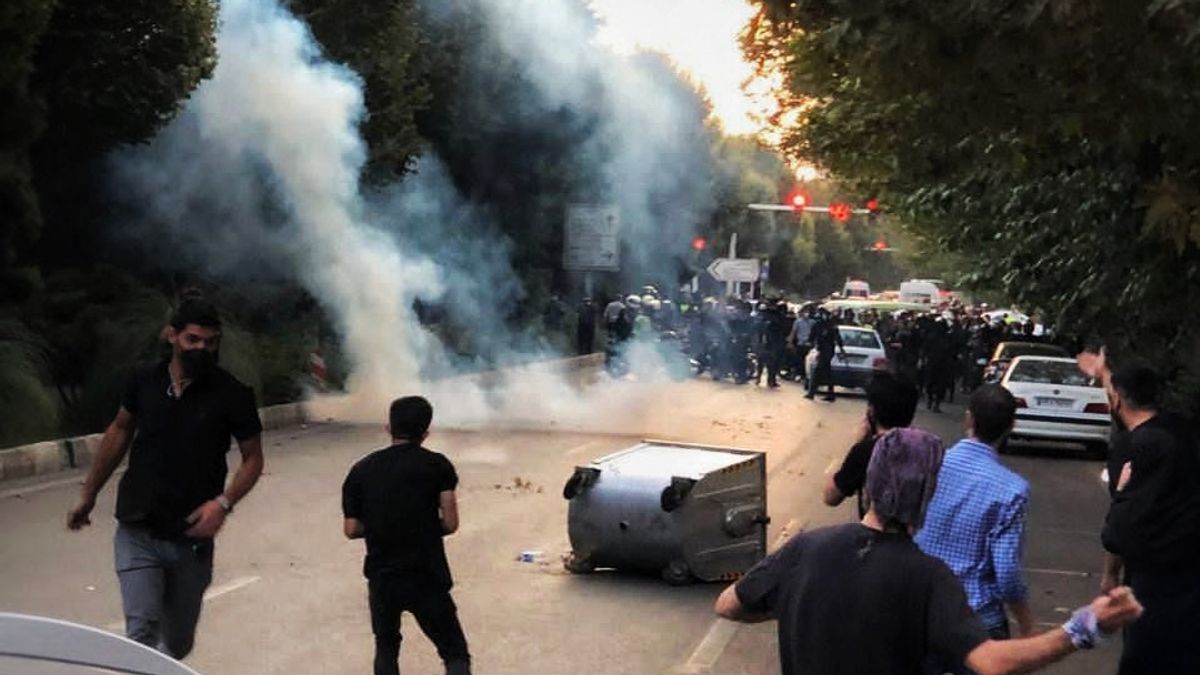 抗议马赫萨·阿米尼在伊朗死亡的抗议活动仍在继续：人权组织称死亡人数达到83人，28名记者被捕
