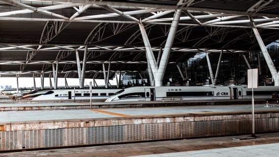 China Launches A Prototype Of A 'Flying' Train With A Speed Of 620 Kilometers / Hour