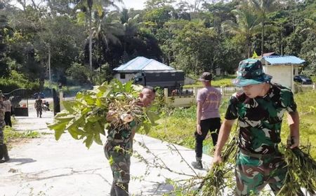 TNI-Polri Bersihkan Kampung Sabah Maybrat Papua Barat yang Ditinggal Eksodus Warganya