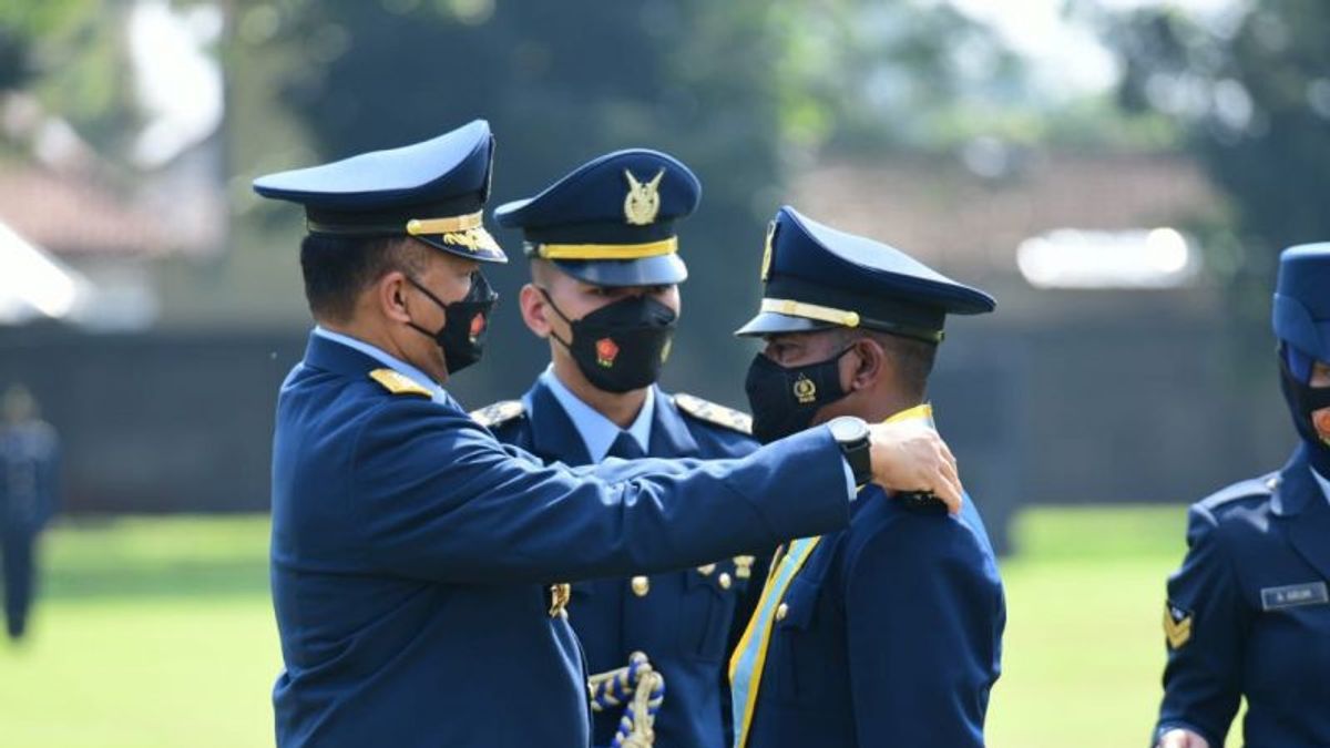 KSAU元帥ファジャールプラセティオランティク207新しい将校は、空軍の卒業生セトゥッパA25を強化します