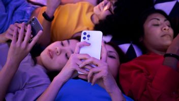 Many Young People Don't Celebrate New Year, Prefer to Relax Watching Netflix