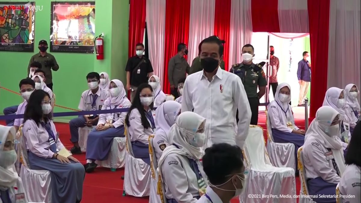 Jokowi Orders Ministry Of Health To Send More Doses Of COVID-19 Vaccine To Lampung Province