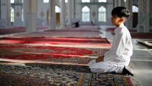 Ramadan adalah Waktu yang Tepat Ajarkan Anak untuk Sering ke Masjid