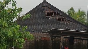 Belasan Rumah di Jembrana Rusak Diterjang Angin Puting Beliung