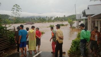 Ketahun Meluap River, Lebong Bengkulu Banjir 的 2 个村庄