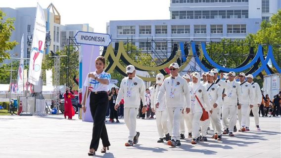 Megawati et Roby Sianturi sont devenus les porteurs du drapeau indonésien lors de la cérémonie d'ouverture des Jeux de l'ASEAN 2025