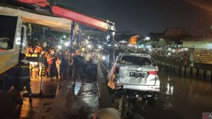 Terjun ke Sungai Mobil Pelaku Tawuran di Sumsel Dievakuasi Polisi