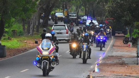 500 apparates de sécurité PSS vs Persita Tom, Super Elja Supporters Dikawal de Sleman à Manahan Solo