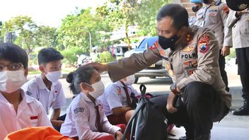 中爪哇省警方收集了427名受COVID-19影响的孤儿和孤儿