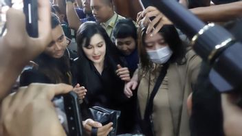 Kenakan Pakaian Serba Hitam, Sandra Dewi Hadiri Sidang Korupsi Timah Harvey Moeis