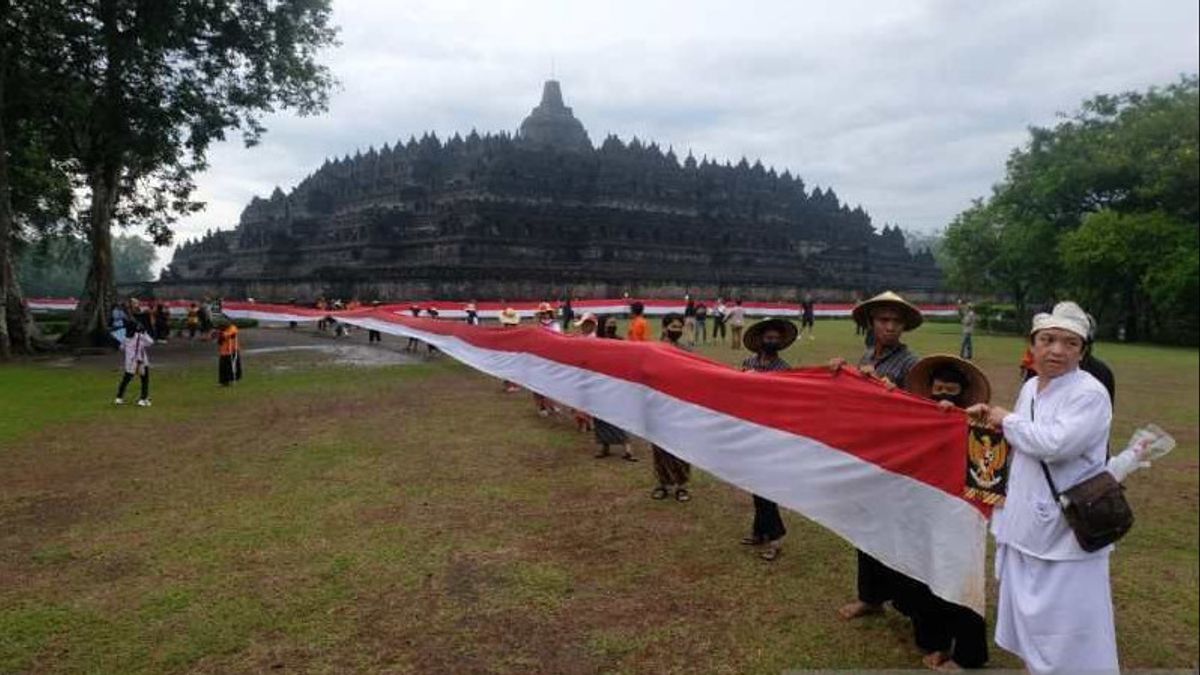 Commemorating The Birthday Of Pancasila, The Red And White Saka Spread Around Borobudur Temple