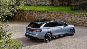 Perluas Jajaran Elektrifikasi, Volkswagen Perkenalkan ID.7 versi Station Wagon