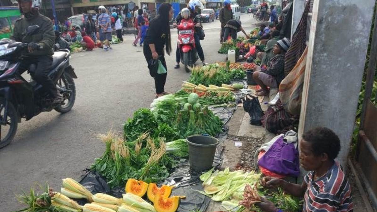 1.200 Street Vendors In Jayawijaya Get Government Assistance Of IDR 600 Per Stall