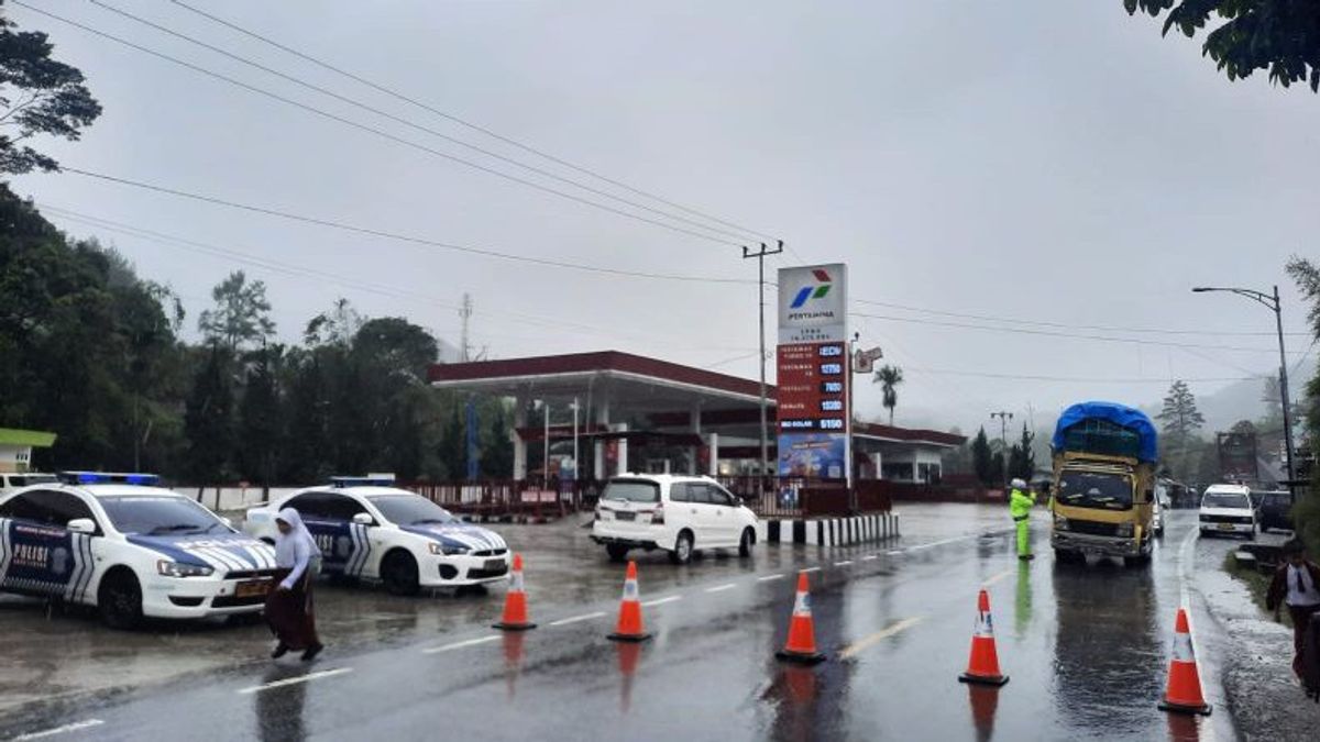 طريق مدينة بادانج الوصول إلى سولوك مغلق بسبب الانهيار الأرضي