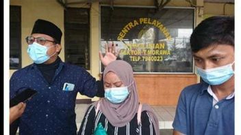 La Police Nie Avoir Fait Chanter Son Mari Et Sa Femme Accusés D’avoir Volé Un Téléphone Portable à Suzuya Tanjung Morawa, Selon La Vidéosurveillance