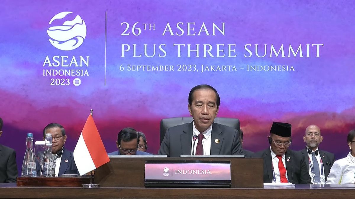 In Front Of Japanese, South Korean And Chinese Leaders, President Jokowi Invites To Respect International Law
