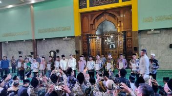 Leave A Thousand Waqf Certificates In Sidoarjo, Jokowi: Let The Next Leader Continue
