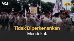 VIDEO: Prabowo-Gibran Volunteers Desperately Visit KPU Ahead Of Determination