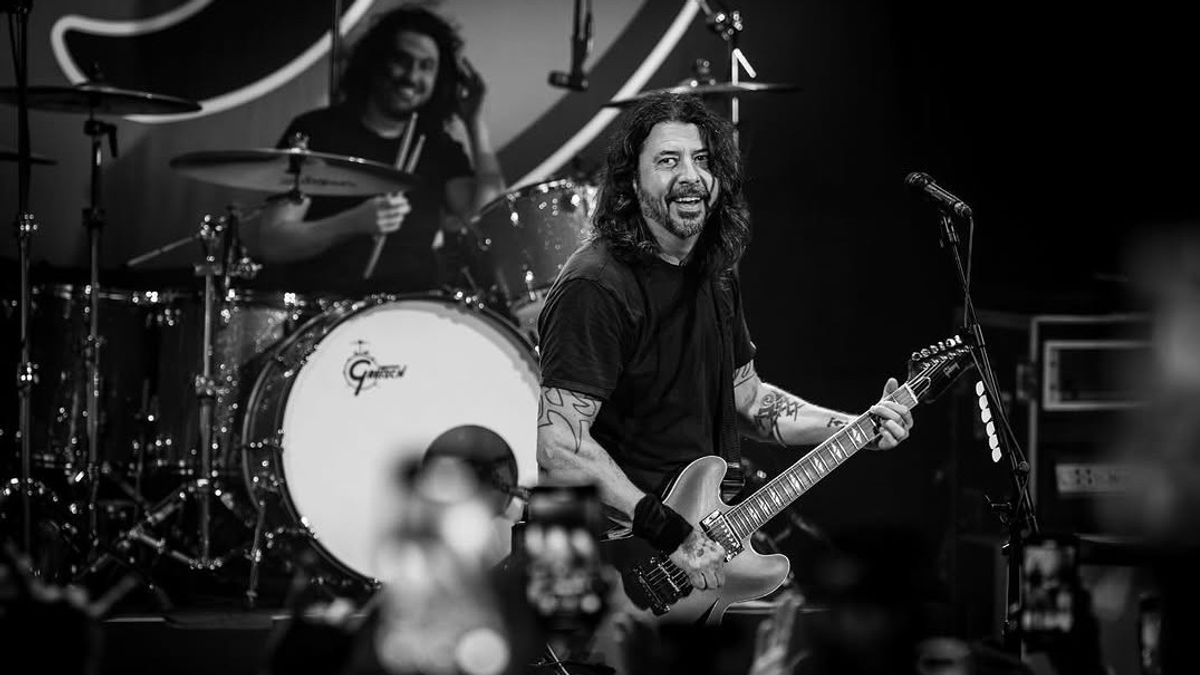 ديف غروهل يكشف عن اتجاه جديد ل Foo Fighters في ألبوم Your Favorite Toy