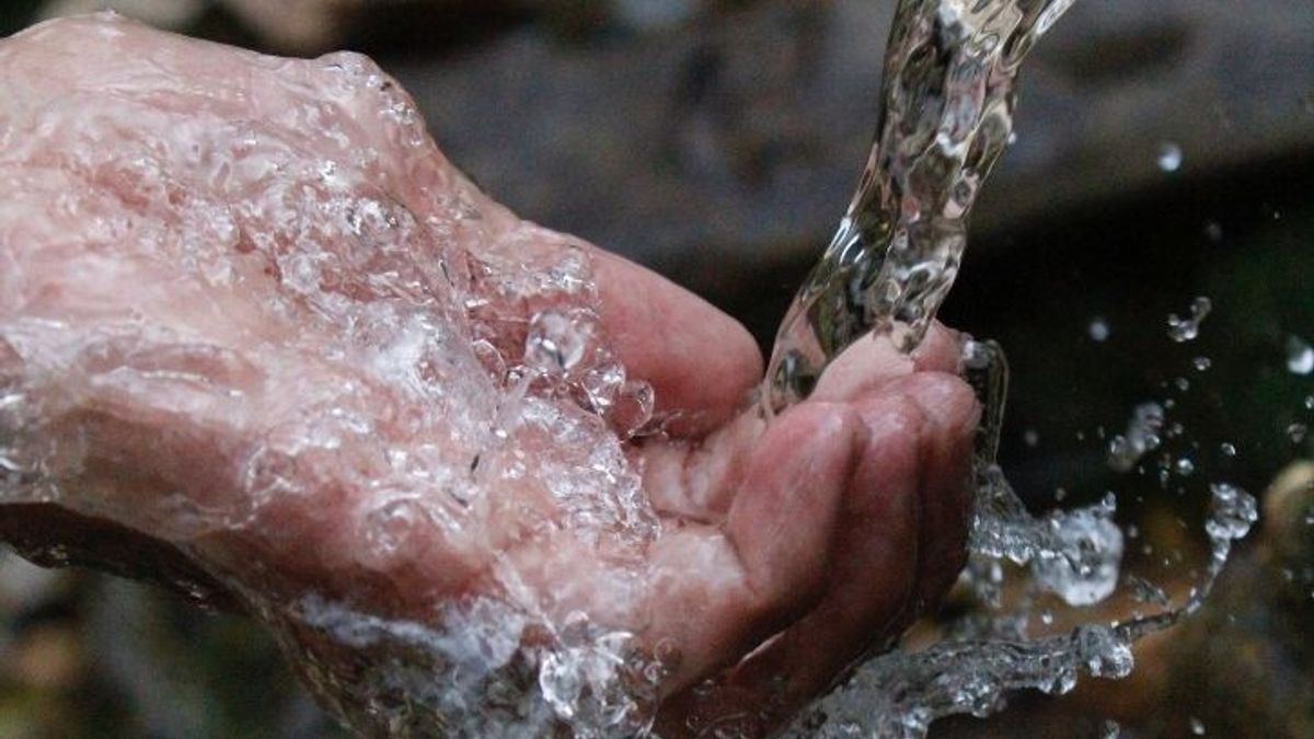 マルンダフラッツの住民がきれいな水を持ってから10日が経ち、まだ解決策がないと報告しています