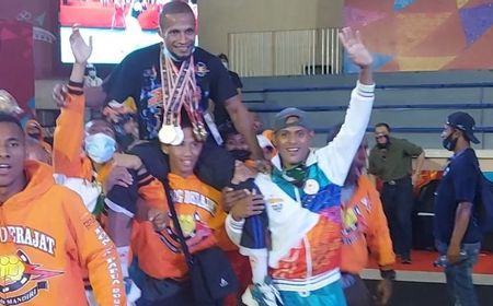 Papua Juara Umum Tarung Derajat PON XX dengan 10 Medali, Manajer Tim Diarak Atlet