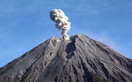 Selasa Pagi, Gunung Semeru Erupsi dan Letusan Capai Ketinggian 900 Meter di Atas Puncak  