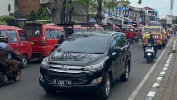 Des dizaines de chauffeurs de Démons d’Angkot Trayek Bikin Conacetan à Cilincing Jakut