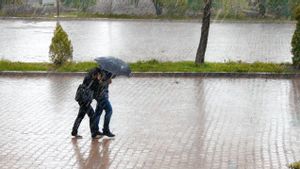 Hujan Ringan hingga Disertai Petir Diprediksi Mengguyur Jakarta Hari Ini