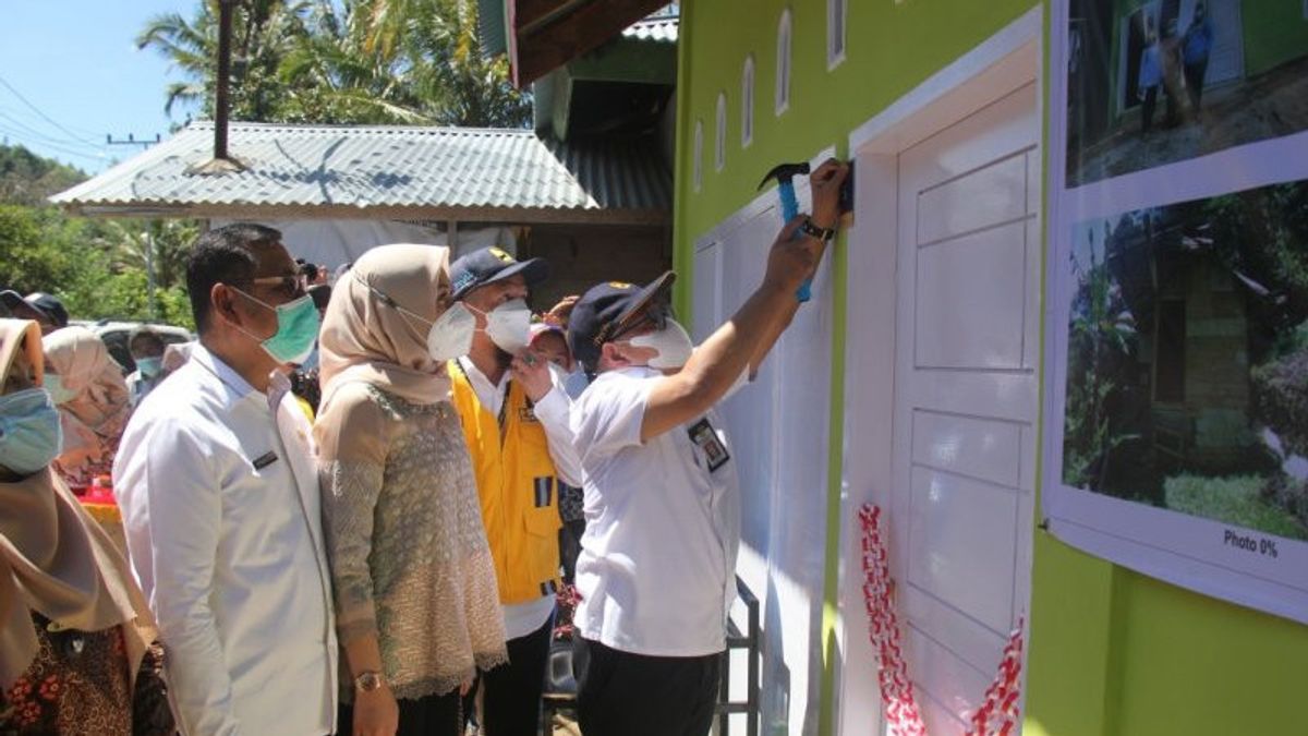Ministry Of PUPR Surgical 1,500 Maisons Inhabitables à Solok Sumbar