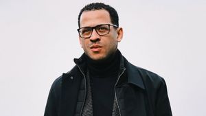 Liam Rosenior Tanggapi Kritik Paul Merson: Saya Pernah Jadi Komentator, Itu Mudah