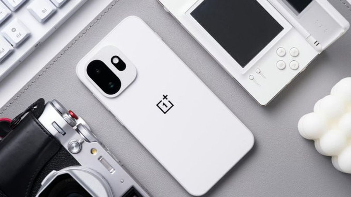 OnePlus 16 泄露：240Hz 显示屏和最新的Snapdragon芯片准备震撼旗舰市场