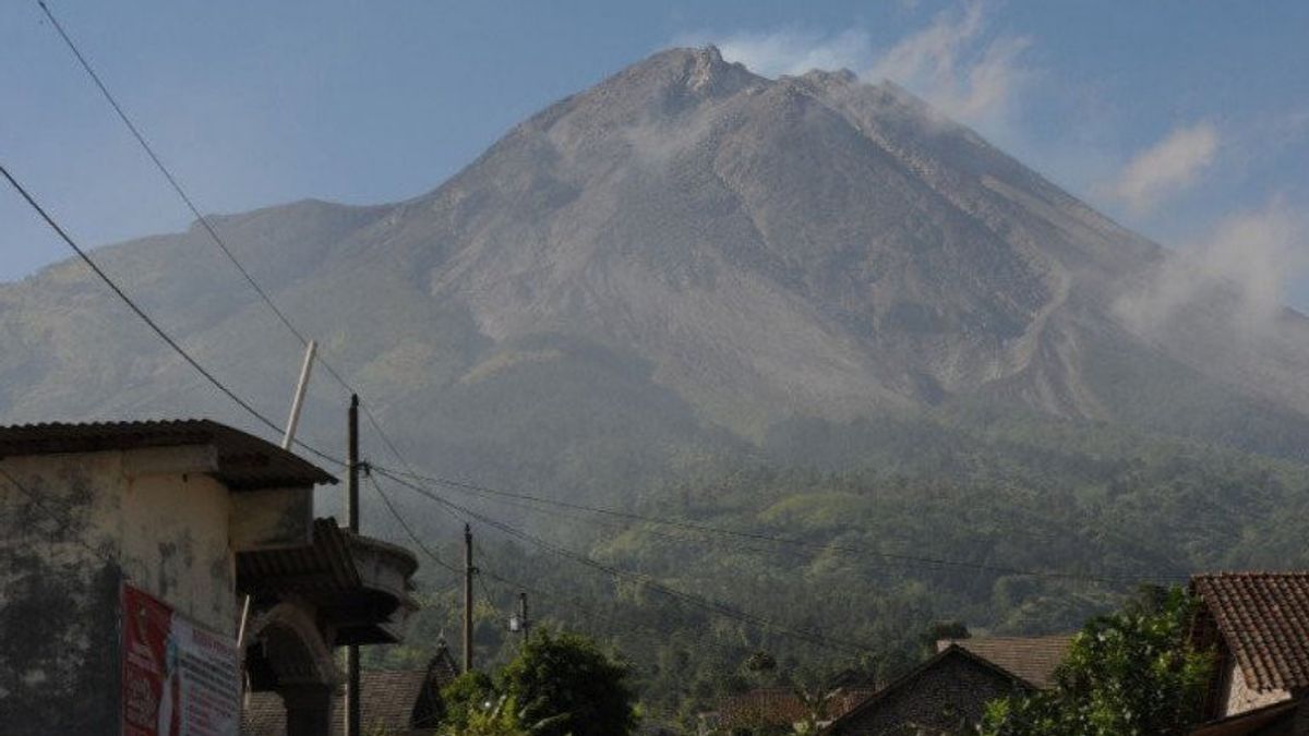 PVMBG: status du mont Merapi Alert, Anak Krakatau niveau alerte