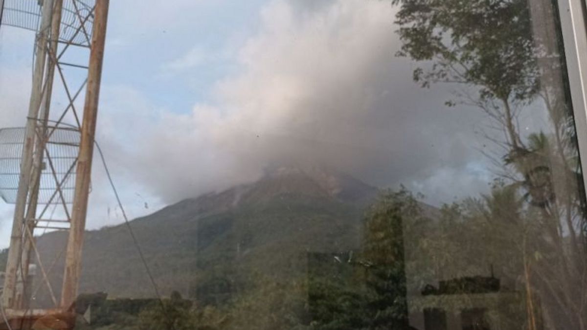 PVMBG Asks People To Beware Of Hot Clouds Falling Mount Karangetang Sitaro, North Sulawesi