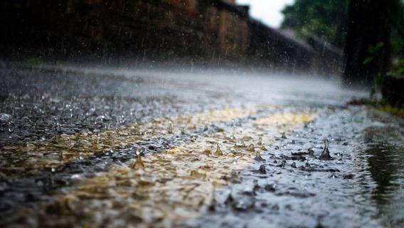 梅雨のピークを前に、西ジャワの人々は警戒するよう促される