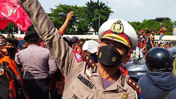 Waduh, Kepala Petugas Kena Pukul saat Amankan Demo Ormas PP di Depan Gedung DPR, Polisi: Kami akan Proses Hukum