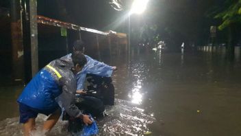 Routes Dans L’est De Jakarta Douanes Submergées, 50 Centimètres Plus Haut